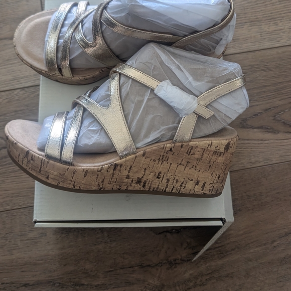 Life Stride Gold Wedge Sandals - Picture 1 of 12